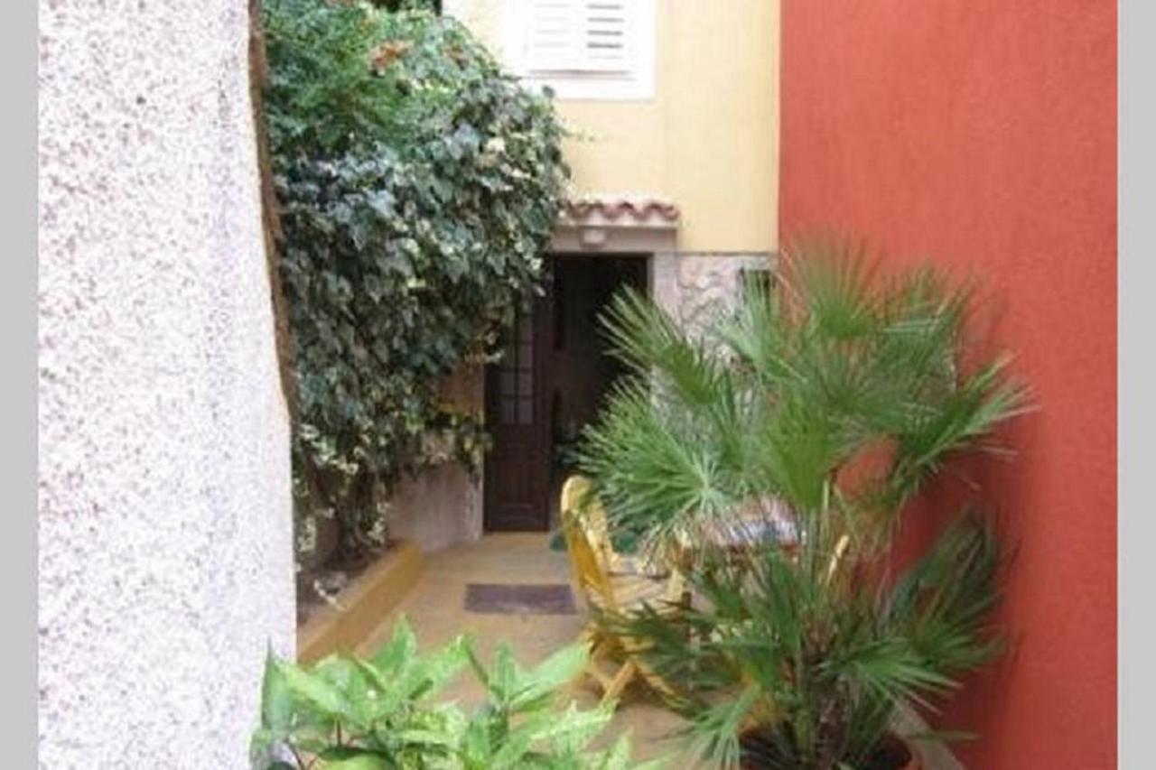Family House In The Old Center Apartman Cres Kültér fotó