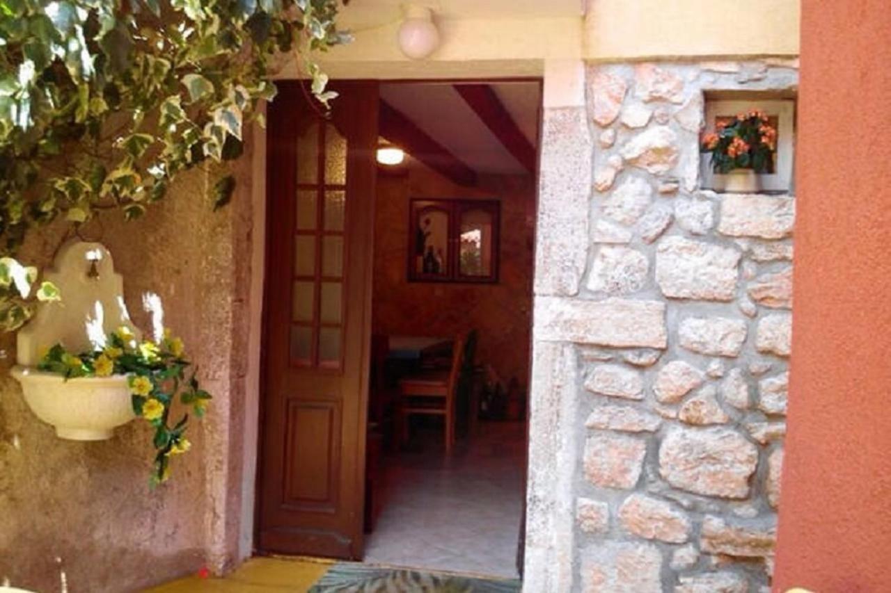 Family House In The Old Center Apartman Cres Kültér fotó